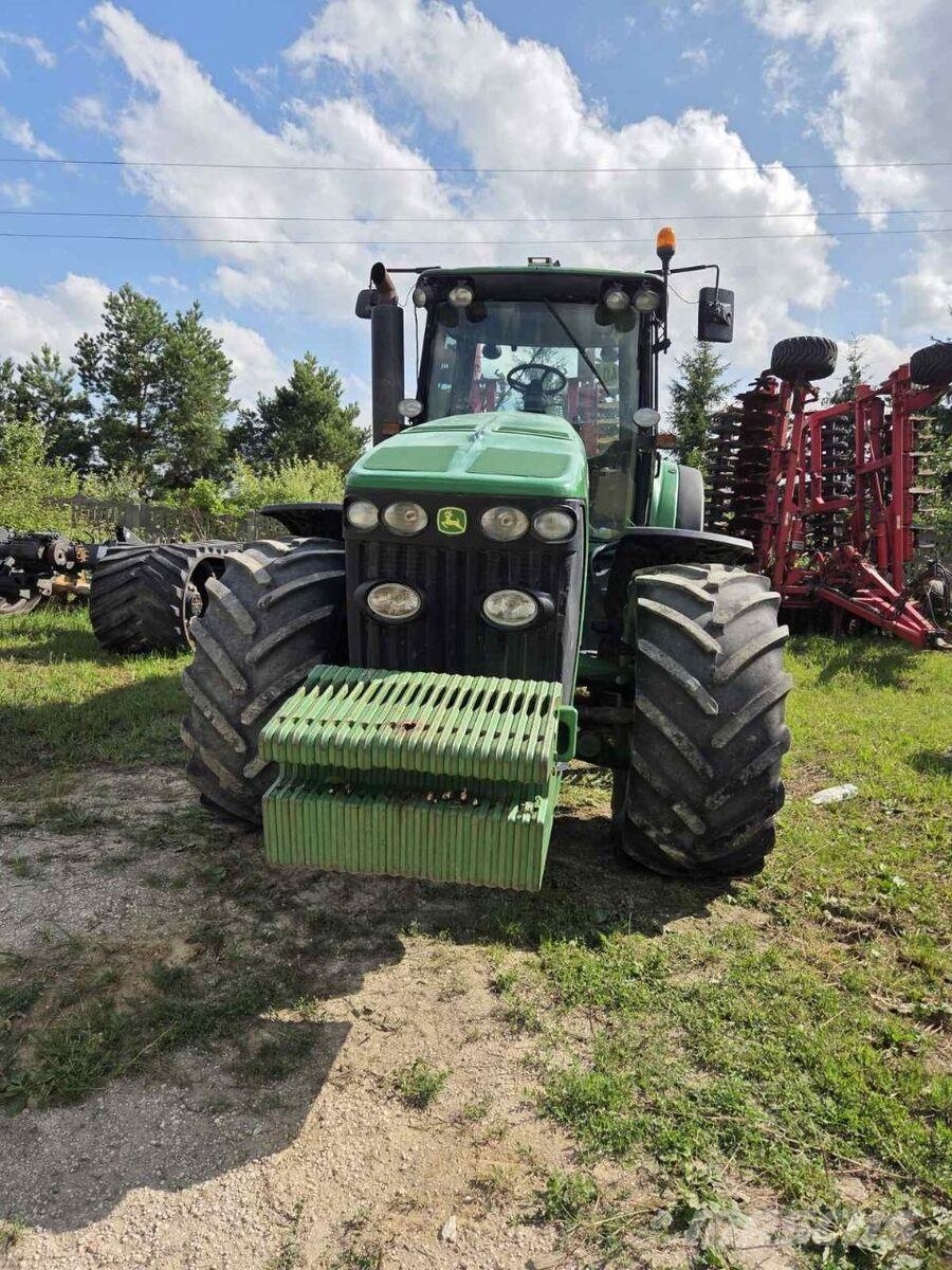 John Deere Трактор John Deere 8330 (2007) Трактори