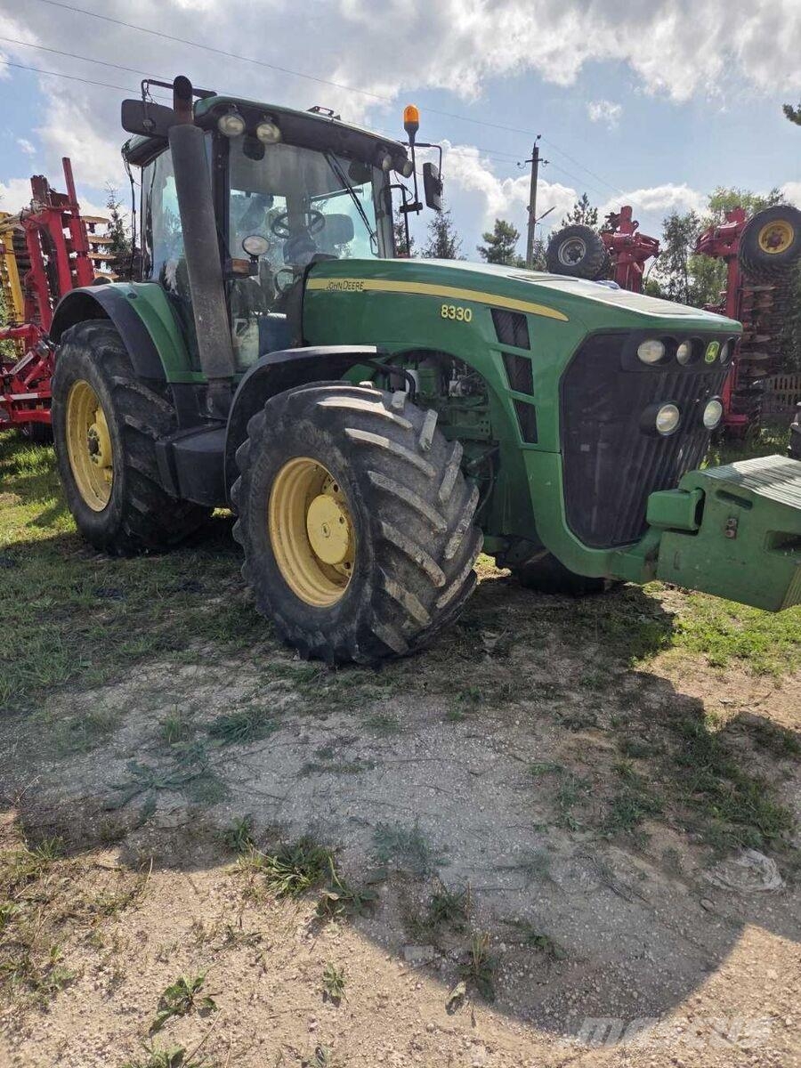 John Deere Трактор John Deere 8330 (2007) Трактори
