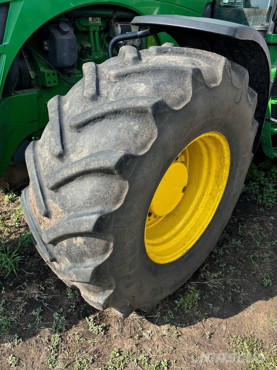 John Deere Трактор John Deere 8430 (2008) Трактори