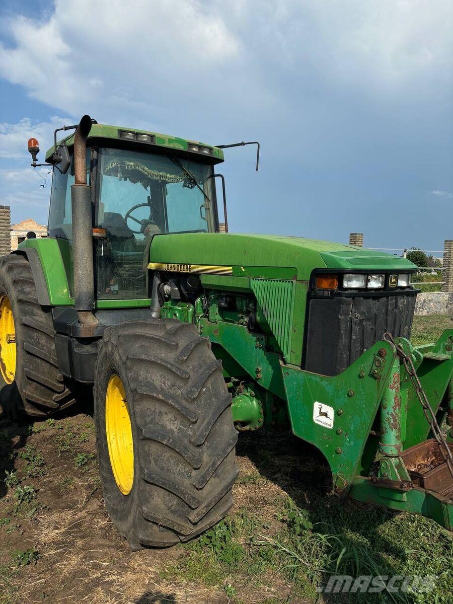 John Deere Трактор John Deere 8300 (2000) Трактори