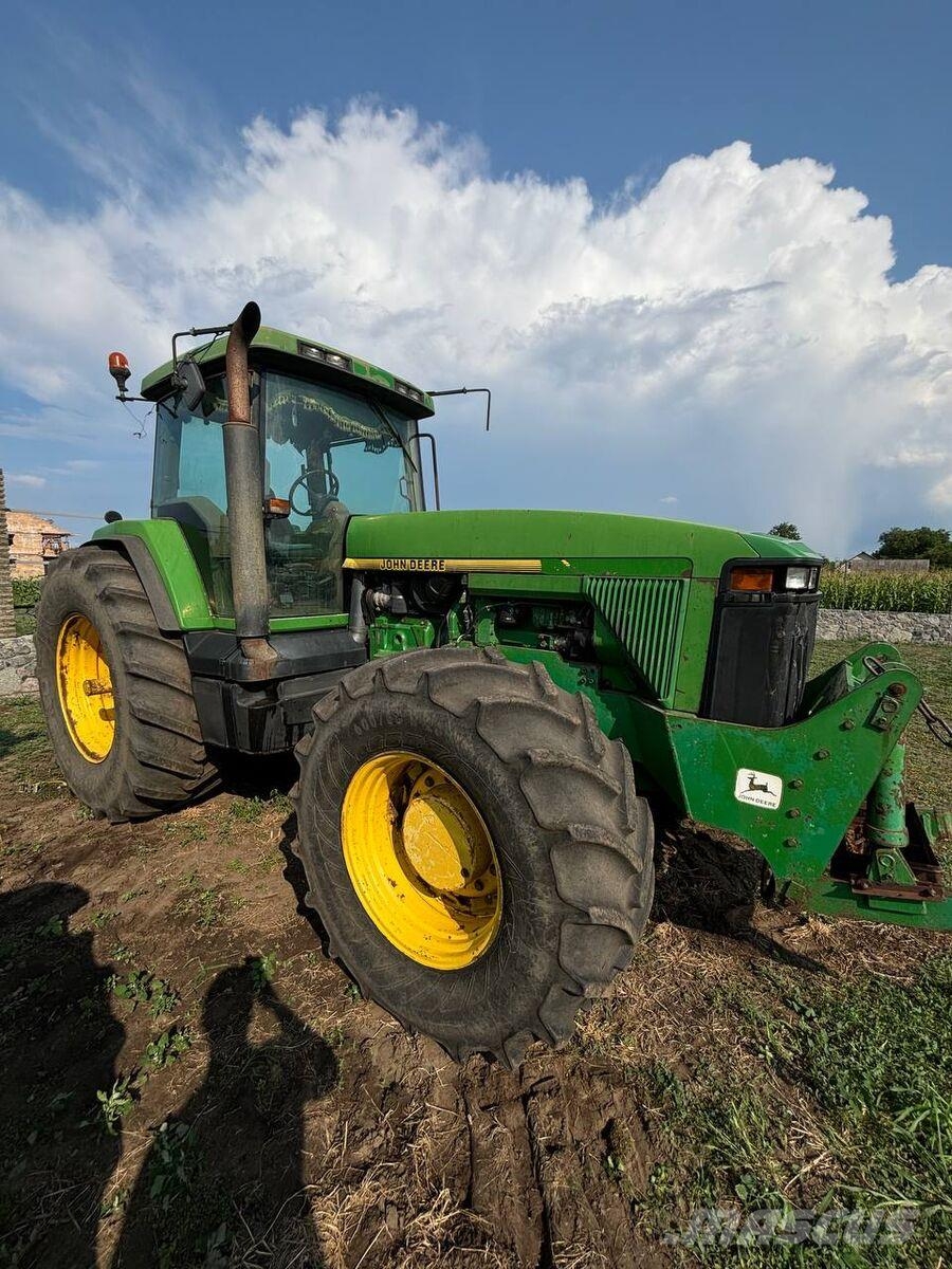 John Deere Трактор John Deere 8300 (2000) Трактори