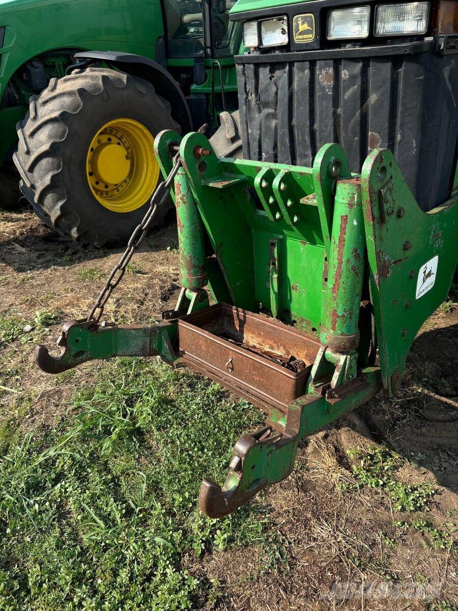 John Deere Трактор John Deere 8300 (2000) Трактори