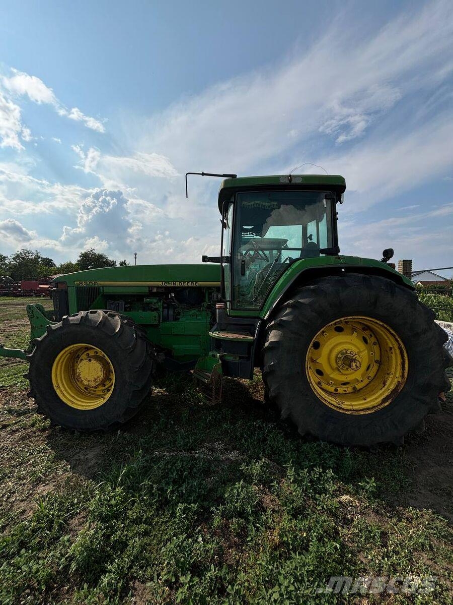 John Deere Трактор John Deere 8300 (2000) Трактори
