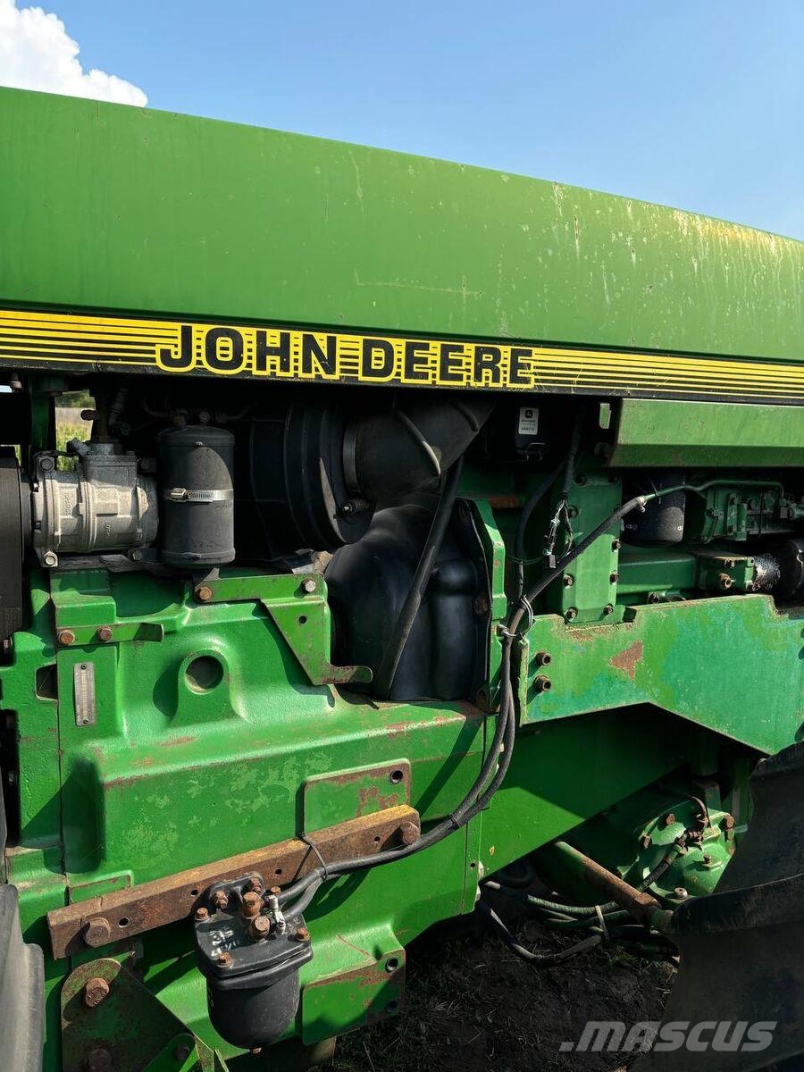 John Deere Трактор John Deere 8300 (2000) Трактори