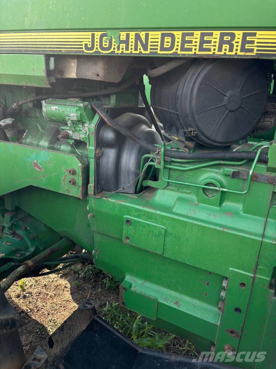 John Deere Трактор John Deere 8300 (2000) Трактори