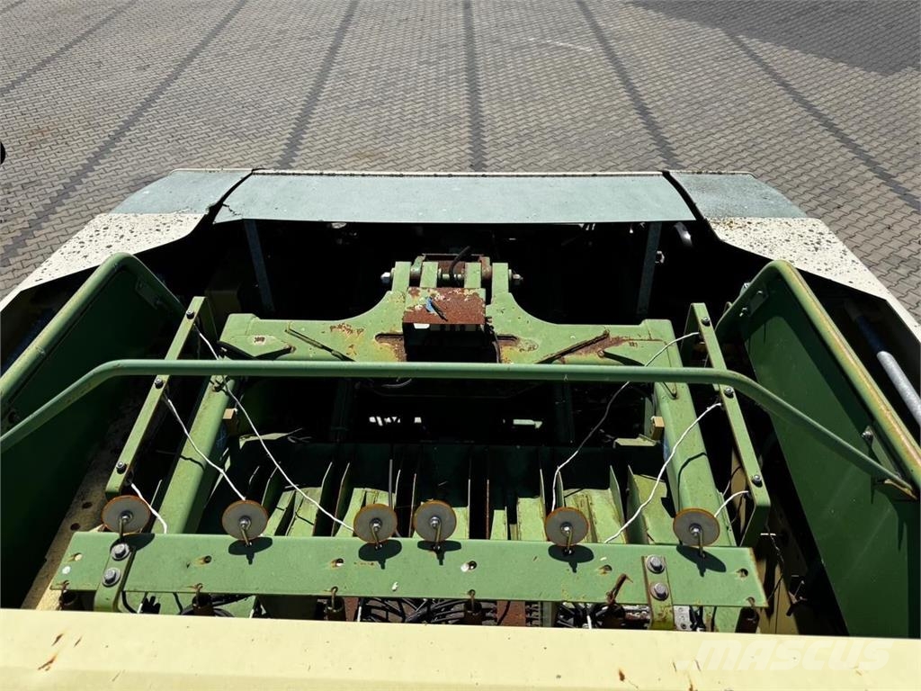 Krone Прес-підбірник Krone Big Pack 1290 HDP VC (2011) محزمات مربعة
