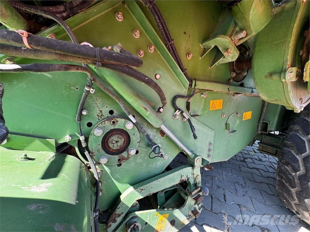 Krone Прес-підбірник Krone Big Pack 1290 HDP VC (2011) محزمات مربعة