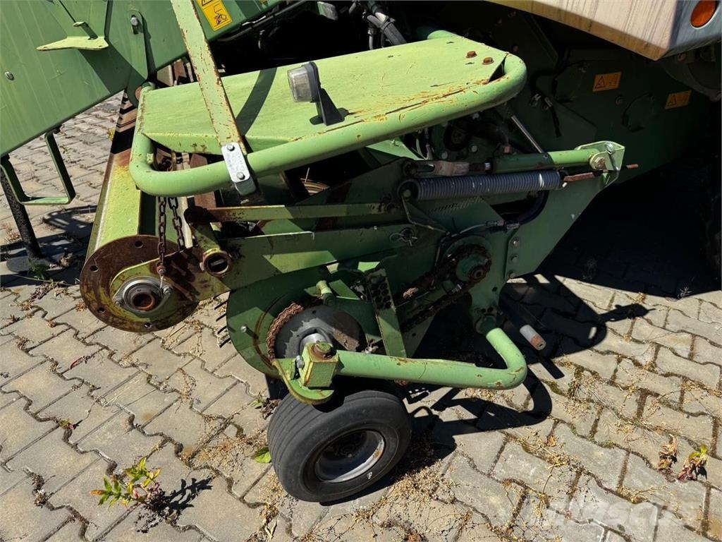 Krone Прес-підбірник Krone Big Pack 1290 HDP VC (2011) محزمات مربعة