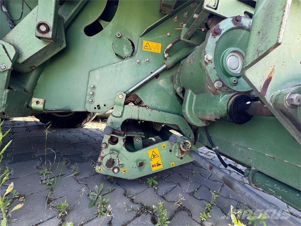 Krone Прес-підбірник Krone Big Pack 1290 HDP VC (2011) محزمات مربعة