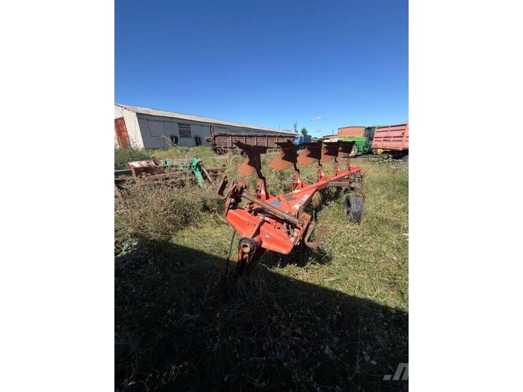 Kuhn 4+1 Wendepflüge