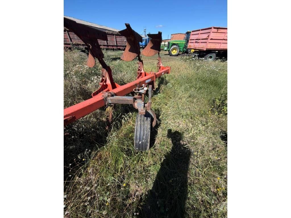 Kuhn 4+1 Wendepflüge