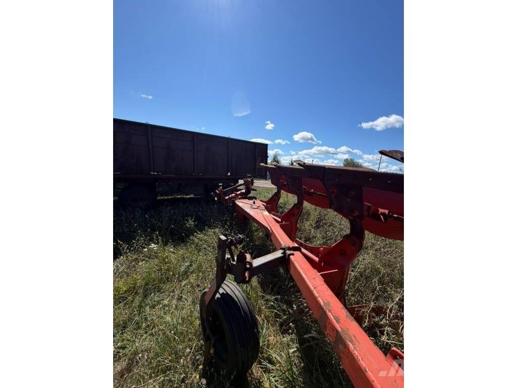 Kuhn 4+1 Wendepflüge