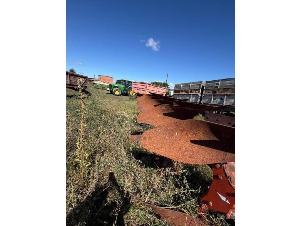 Kuhn 4+1 Wendepflüge