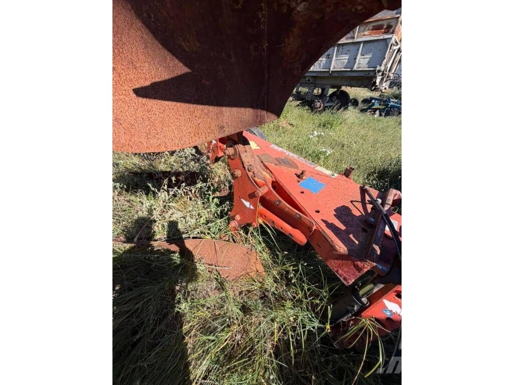 Kuhn 4+1 Wendepflüge