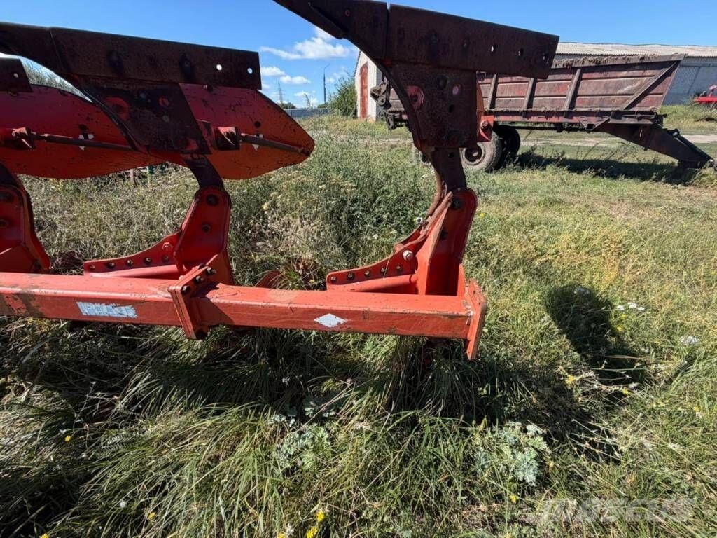 Kuhn 4+1 Wendepflüge