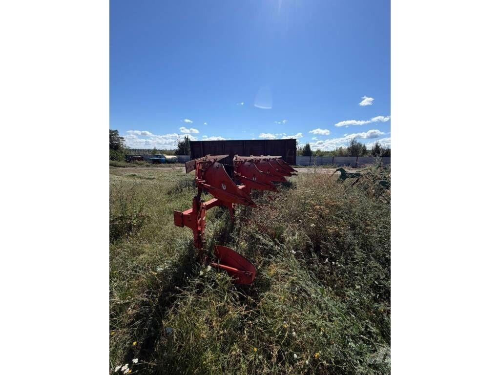 Kuhn 4+1 Wendepflüge