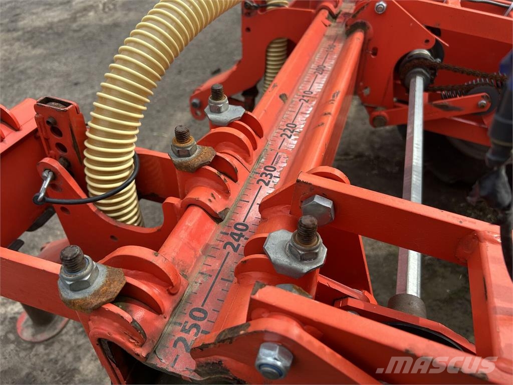 Kuhn Сівалка Kuhn Planter 3M (2014) Semoir de précision