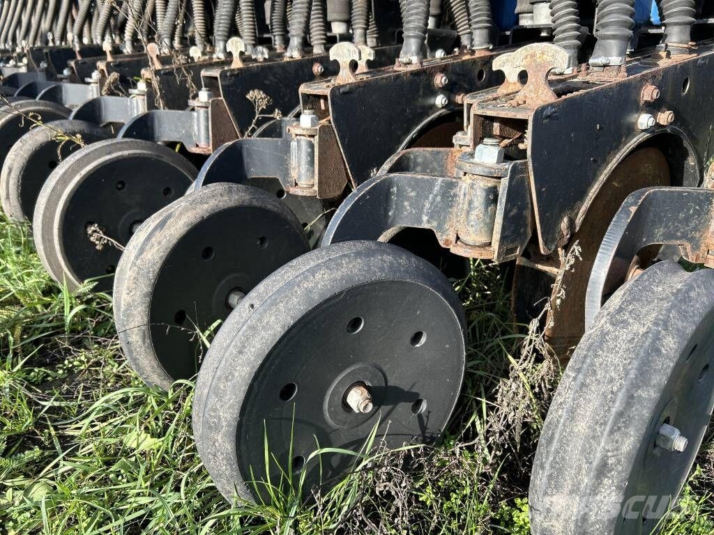 Landoll 5211 Drills