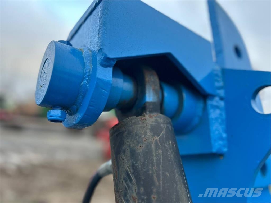 Lemken Плуг оборотний Lemken VariTansanit 8 під відновлен Реверсивні плуги