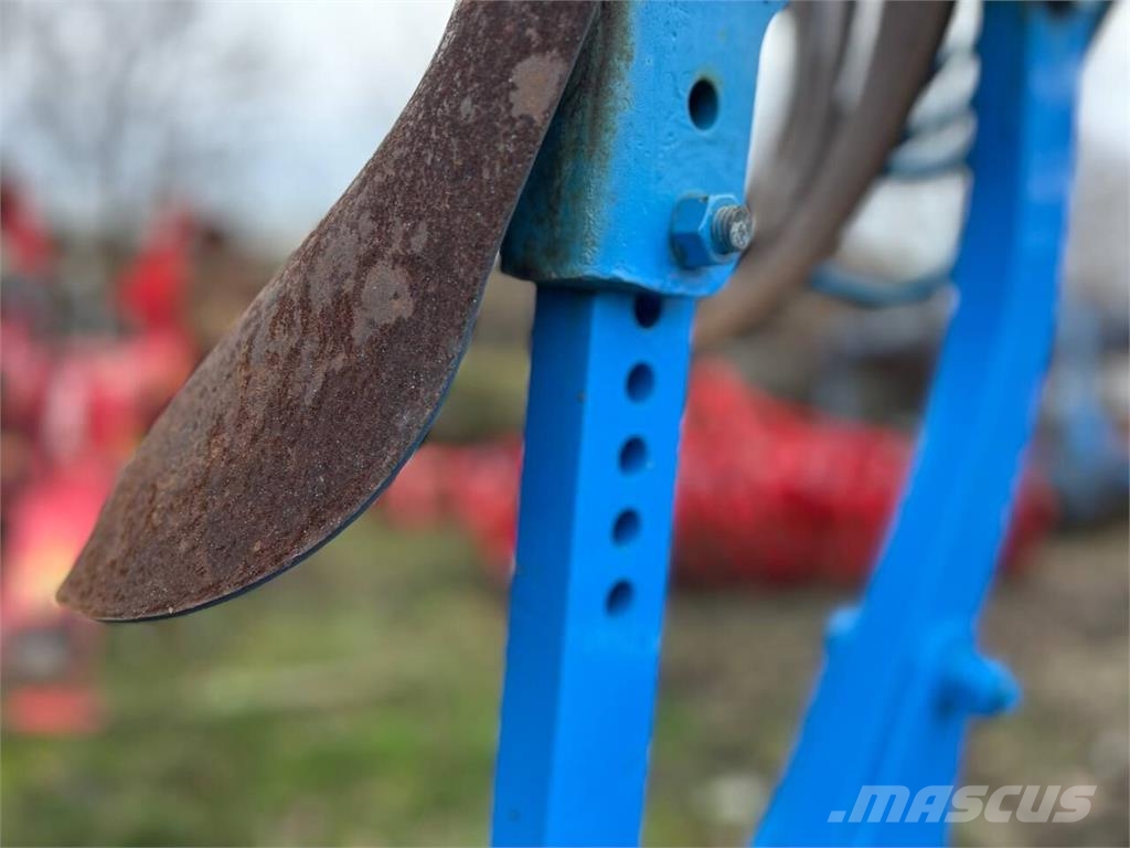 Lemken Плуг оборотний Lemken VariTansanit 8 під відновлен Реверсивні плуги