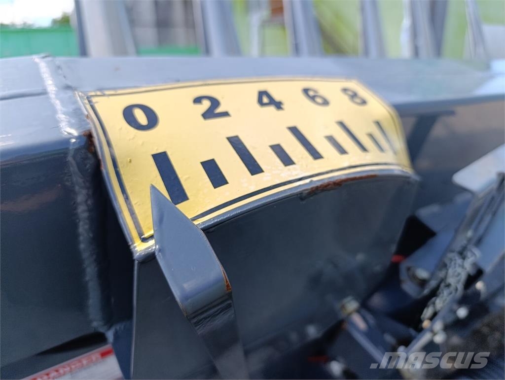 Mainero Безрядкова кукурудзяна жниварка Mainero MDD-200 16 Skärbord