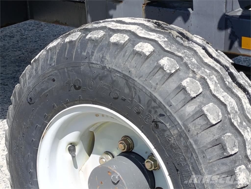 Mainero Безрядкова кукурудзяна жниварка Mainero MDD-200 16 Skärbord