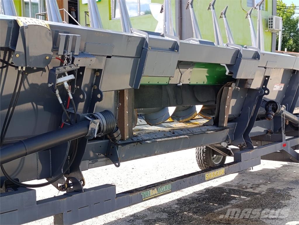 Mainero Безрядкова кукурудзяна жниварка Mainero MDD-200 16 Skärbord