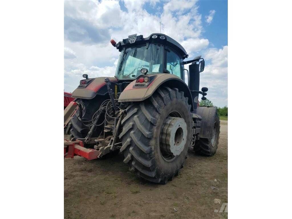 Massey Ferguson 8690 Tractors