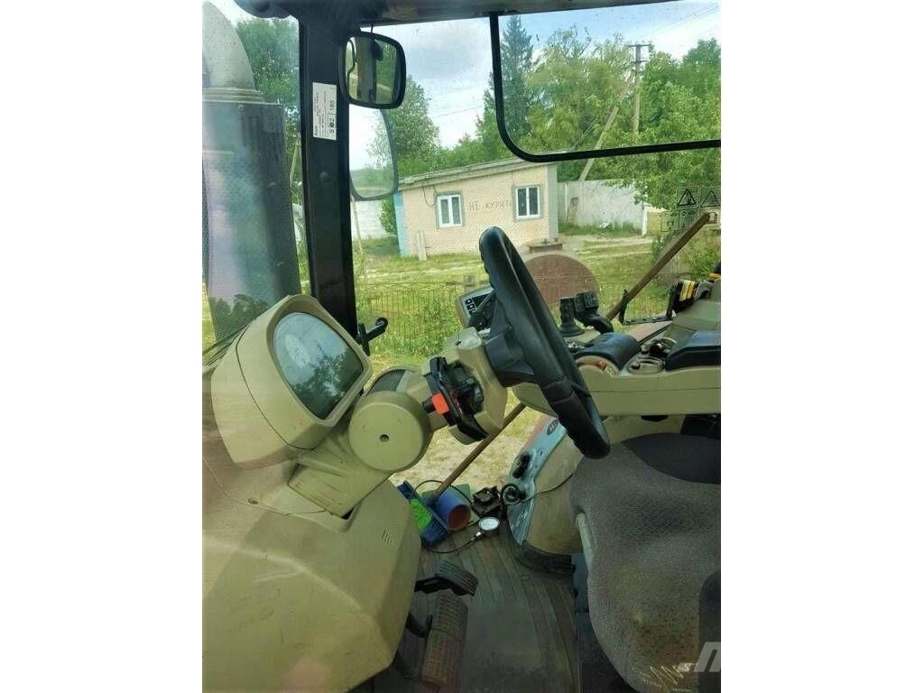 Massey Ferguson 8690 Tractors
