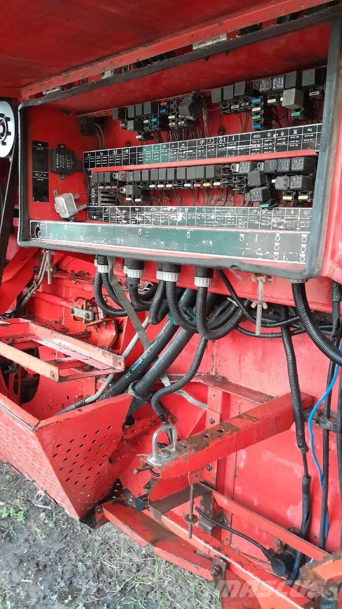 Massey Ferguson Комбайн Massey Ferguson 40 (1995) 联合收割机