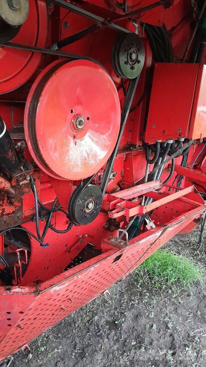 Massey Ferguson Комбайн Massey Ferguson 40 (1995) 联合收割机