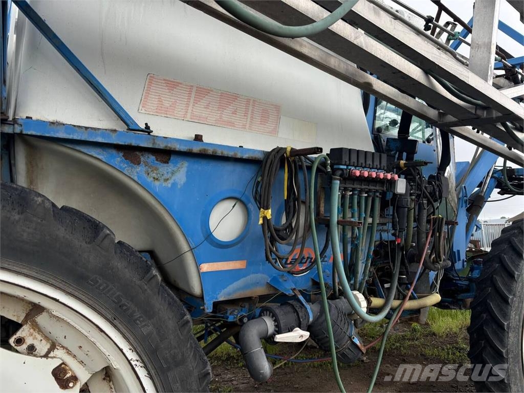 Matrot Самохідний обприскувач Matrot M44D 150 Pašgājēji smidzinātāji