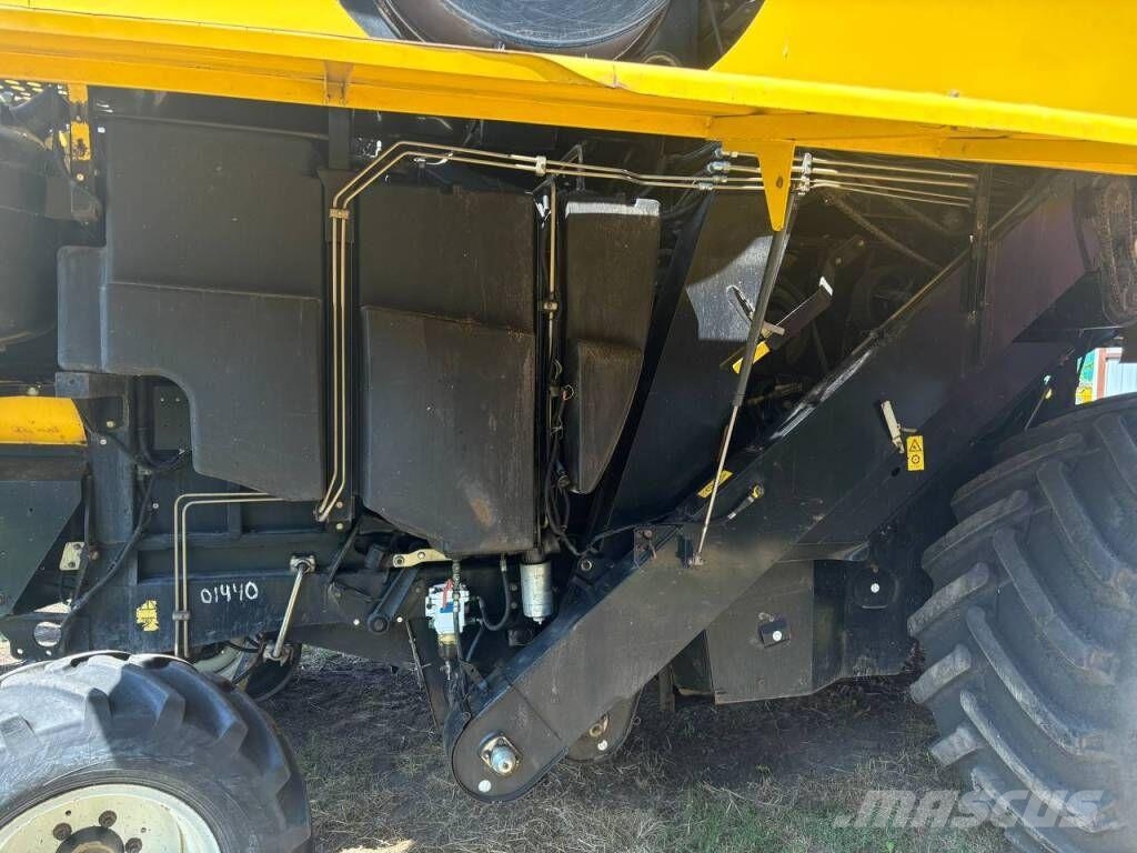 New Holland CSX7080 Зернозбиральні комбайни