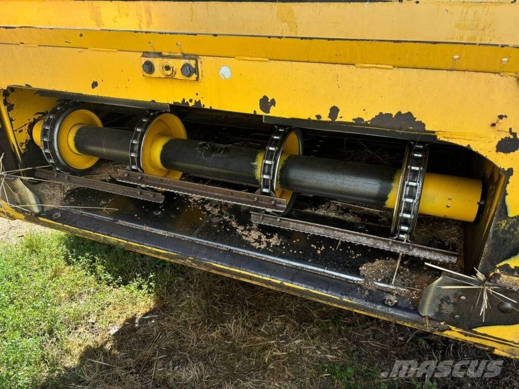 New Holland CSX7080 Зернозбиральні комбайни