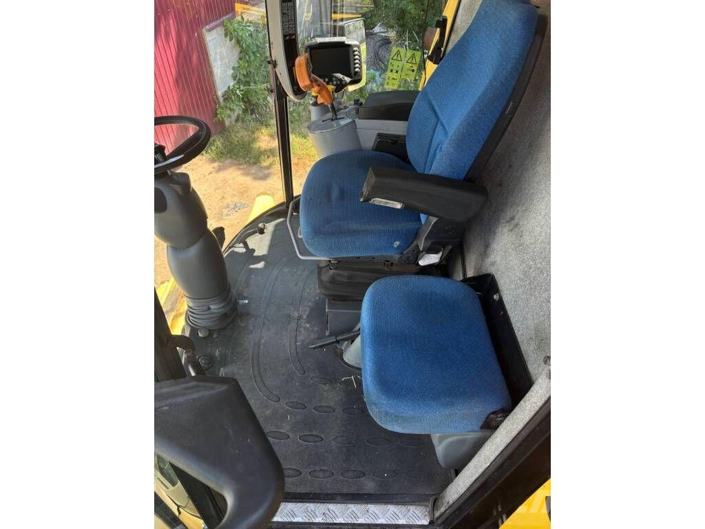 New Holland CSX7080 Зернозбиральні комбайни