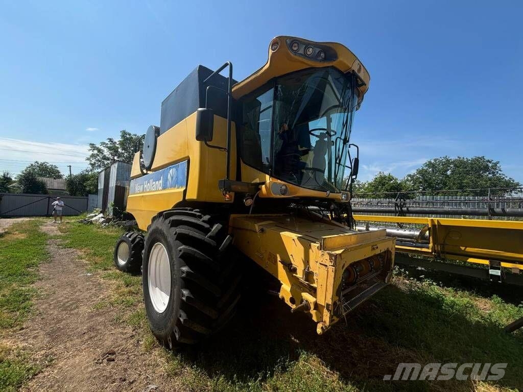 New Holland CSX7080 Зернозбиральні комбайни