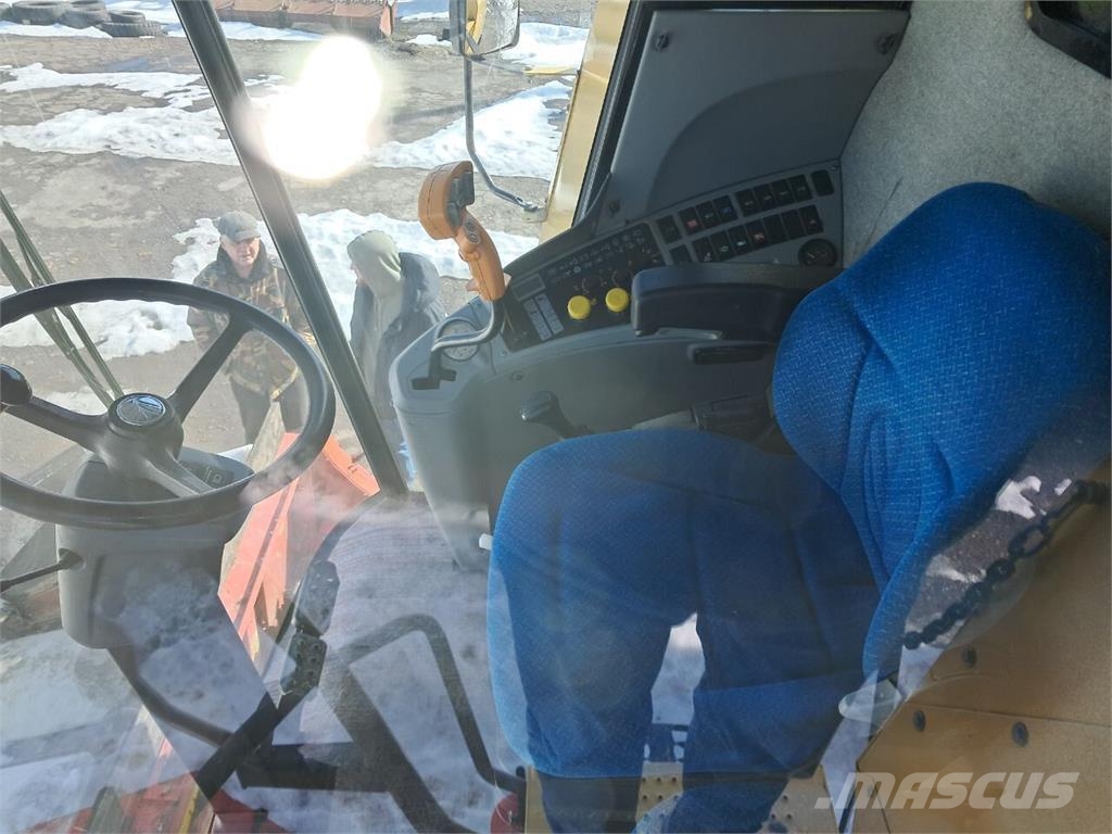 New Holland Комбайн New Holland TC 5080 (2013) 联合收割机