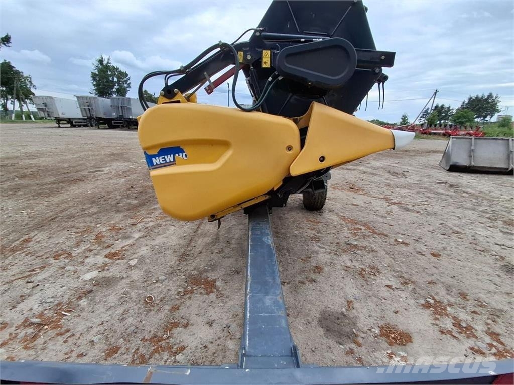 New Holland Комбайн New Holland CR8.90 (2021) Kombinované zberacie stroje