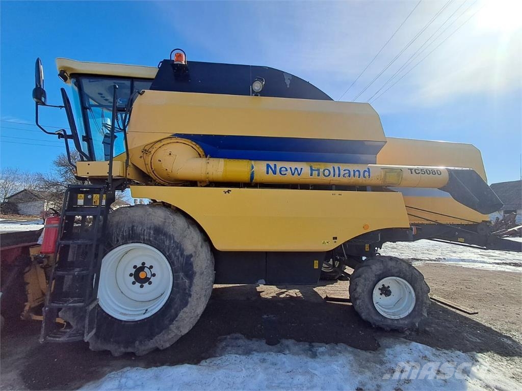 New Holland Комбайн New Holland TC 5080 (2013) 联合收割机