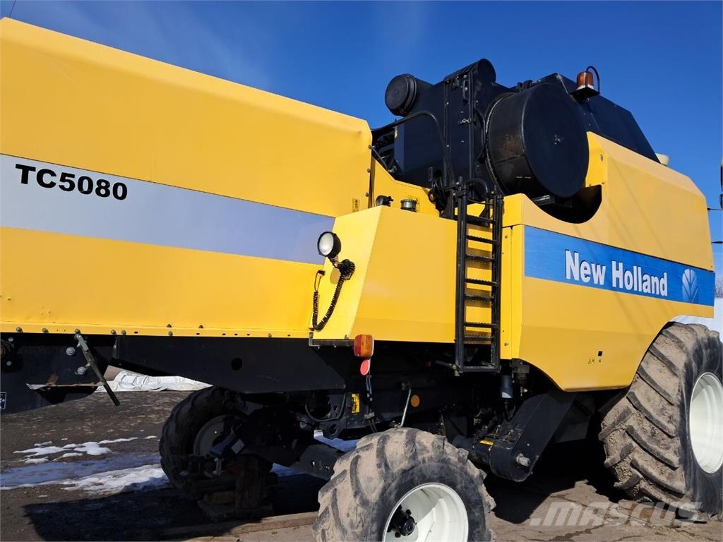 New Holland Комбайн New Holland TC 5080 (2013) 联合收割机