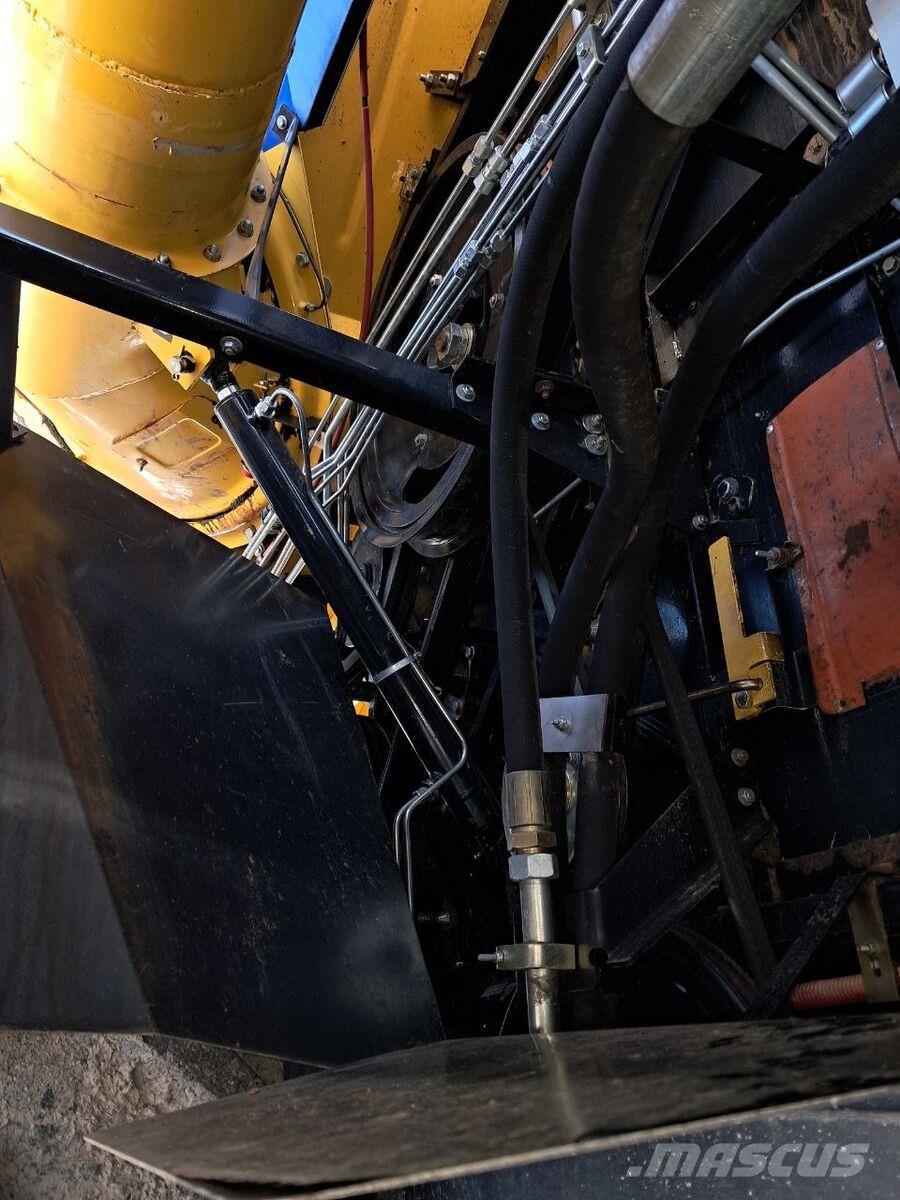 New Holland Комбайн New Holland TC 5080 (2013) 联合收割机