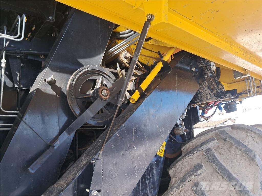 New Holland Комбайн New Holland TC 5080 (2013) 联合收割机