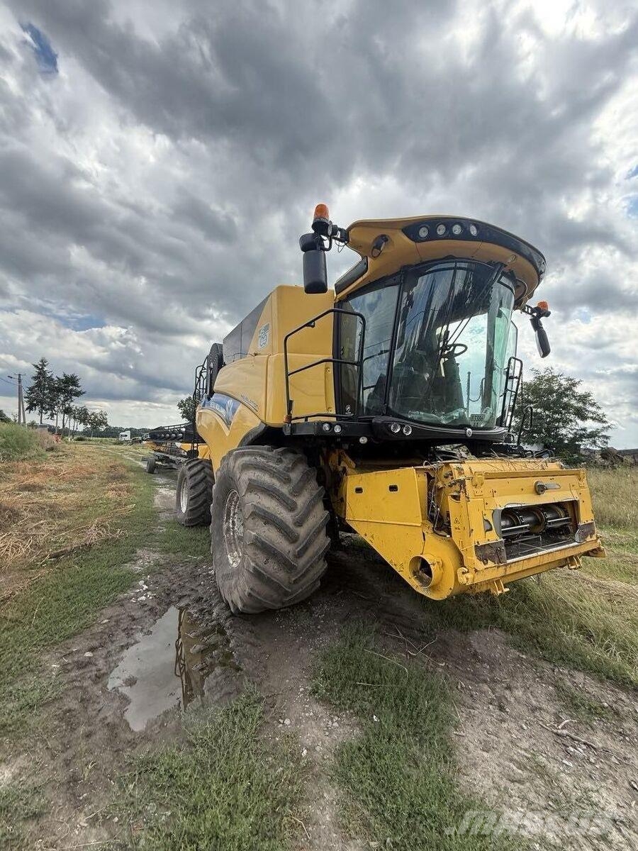 New Holland Комбайн New Holland CR 890 (2021) 联合收割机