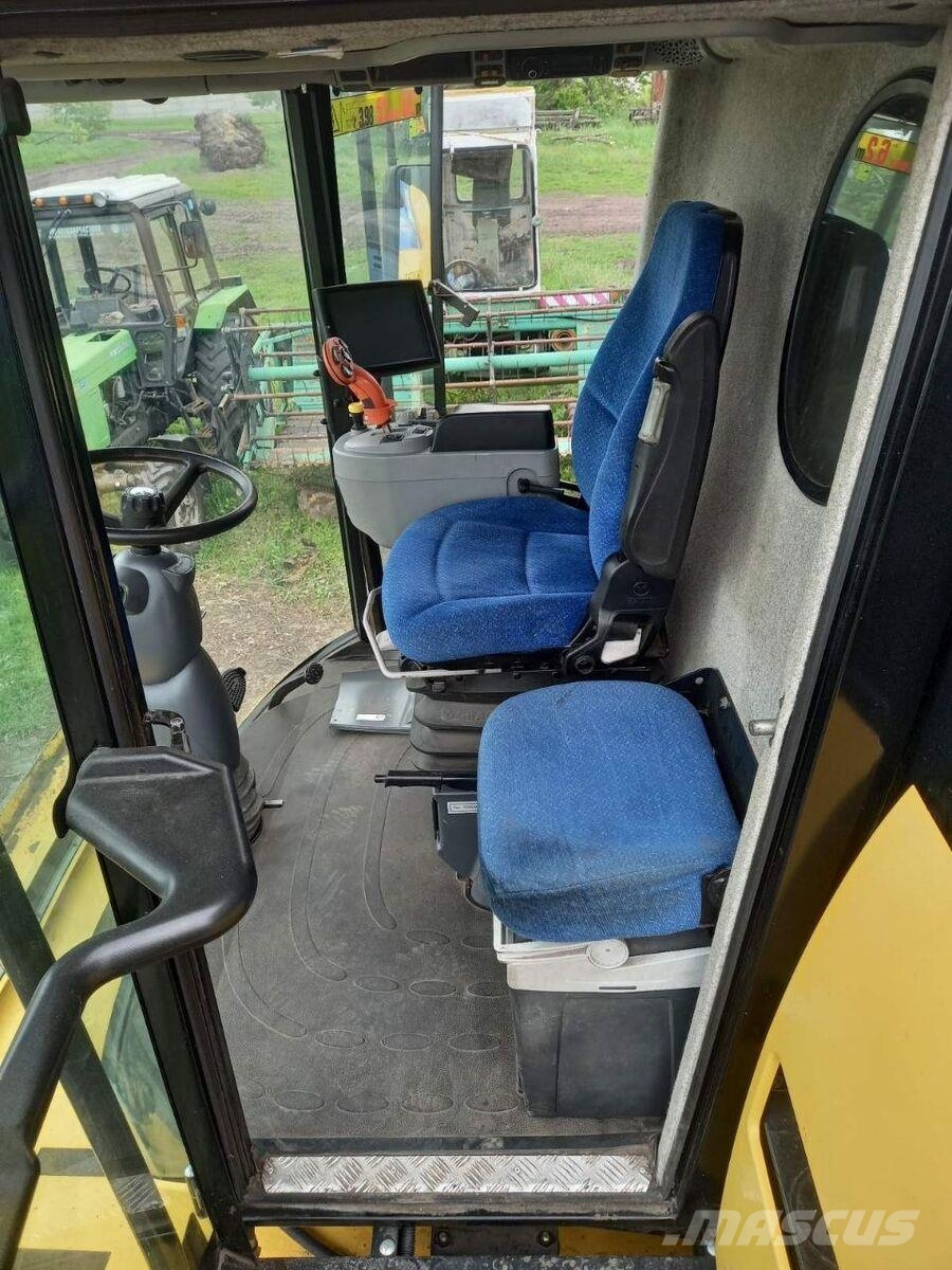 New Holland Комбайн New Holland CX6090 (2016) 联合收割机