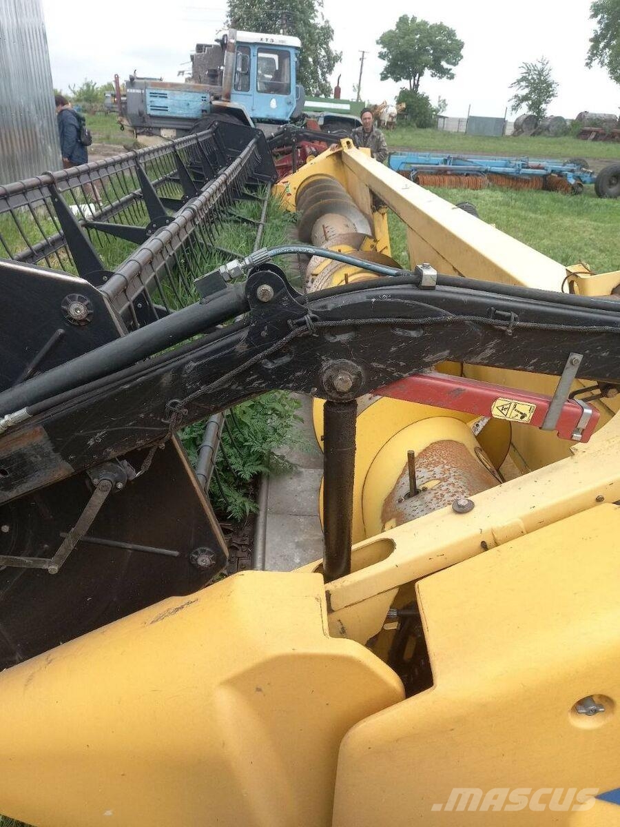 New Holland Комбайн New Holland CX6090 (2016) 联合收割机