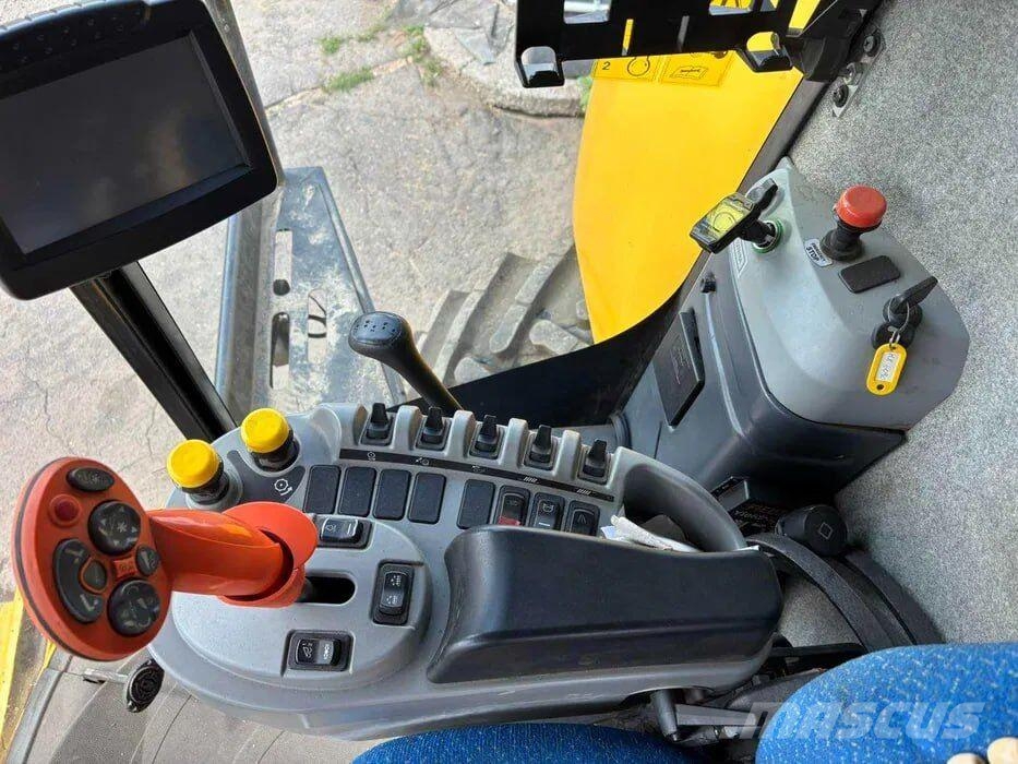 New Holland Комбайн New Holland CX6090 (2014) 联合收割机