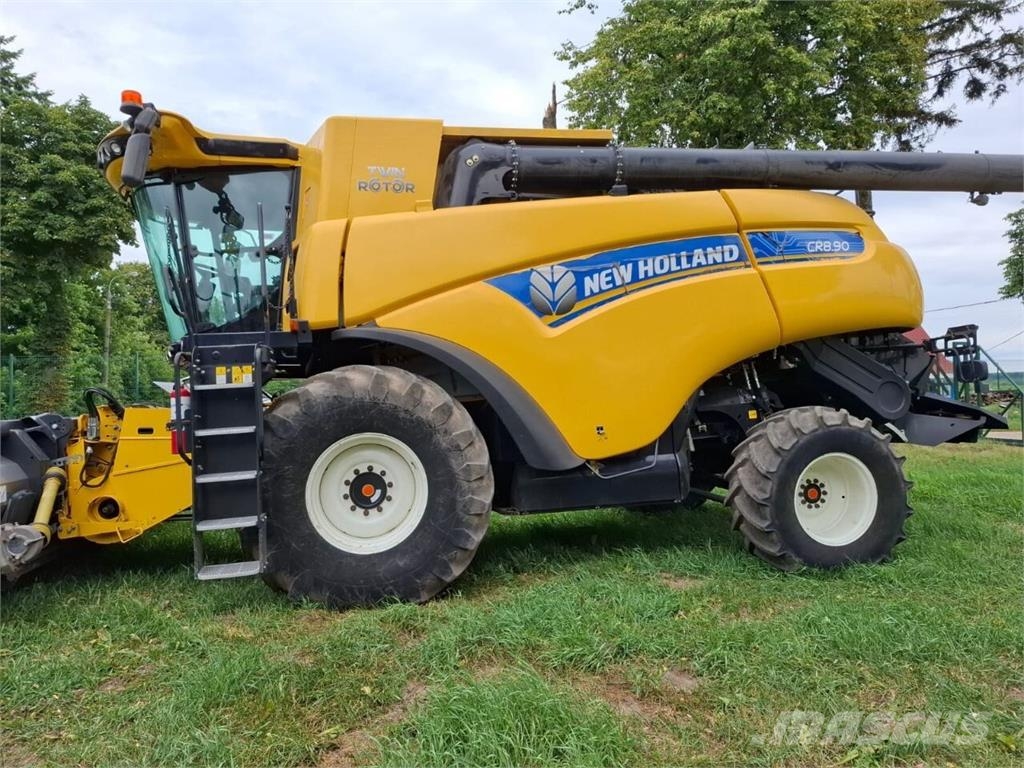 New Holland Комбайн New Holland CR8.90 (2021) Kombinované zberacie stroje
