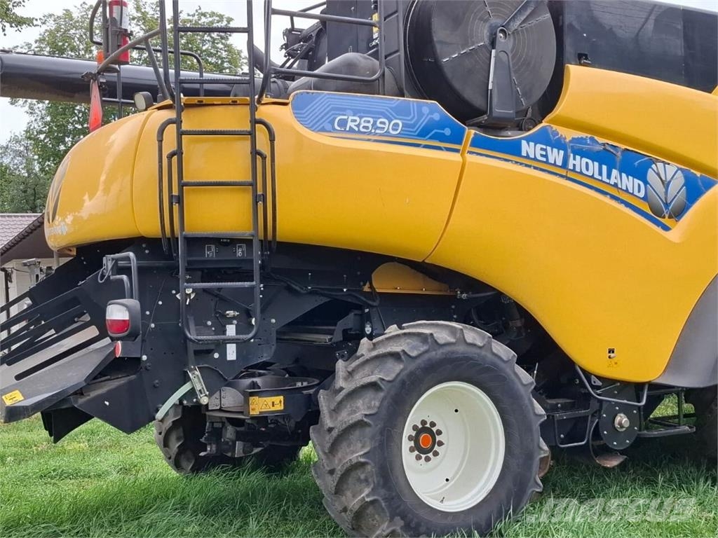 New Holland Комбайн New Holland CR8.90 (2021) Kombinované zberacie stroje
