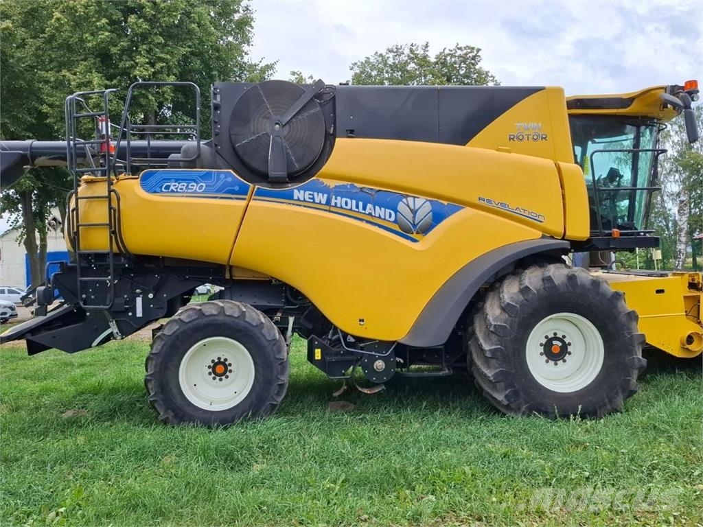New Holland Комбайн New Holland CR8.90 (2021) Kombinované zberacie stroje