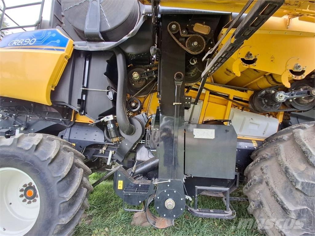 New Holland Комбайн New Holland CR8.90 (2021) Kombinované zberacie stroje